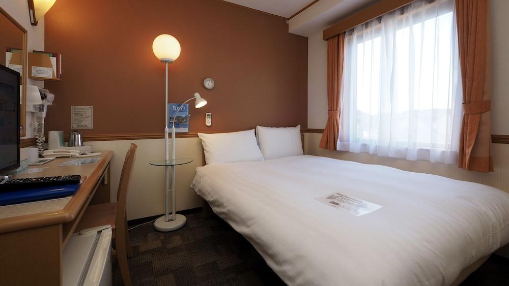 Toyoko Inn Matsuyama Ichibancho Exterior photo
